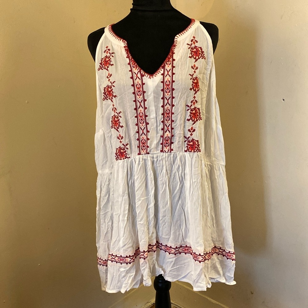 NWT Torrid Flutter Camisole with Flower Embroidering scooped neckline